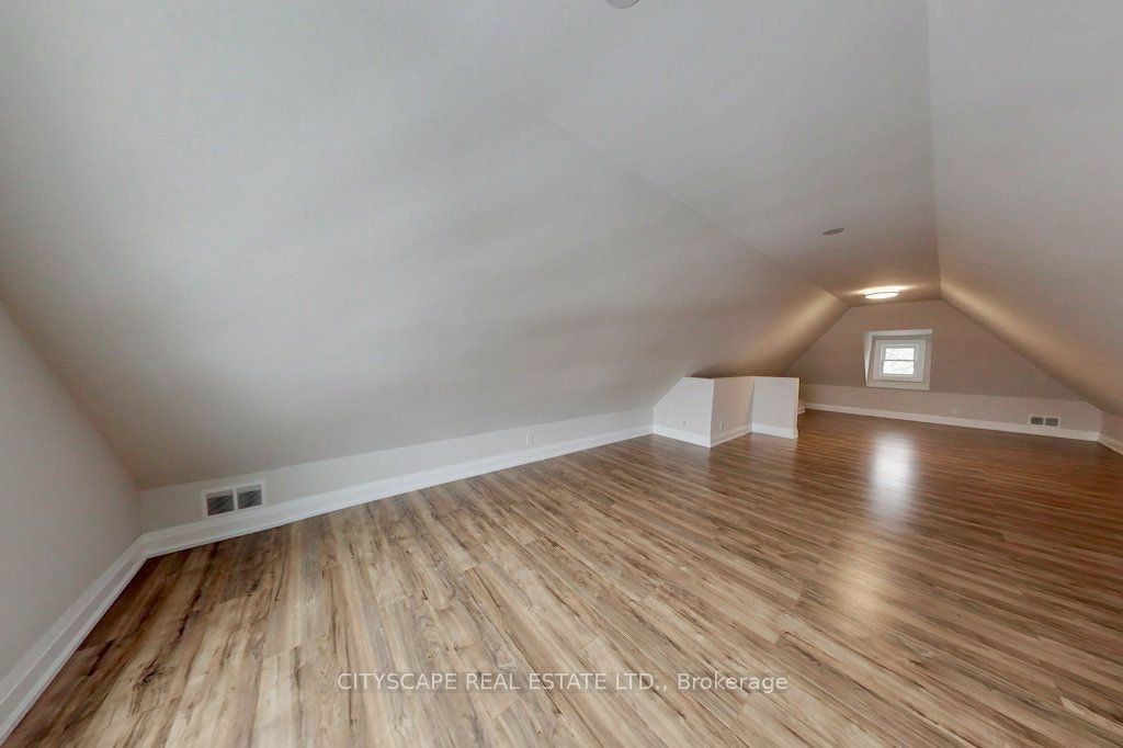 39 Holton Avenue N, Hamilton, ON, L8L 6H3 - 18