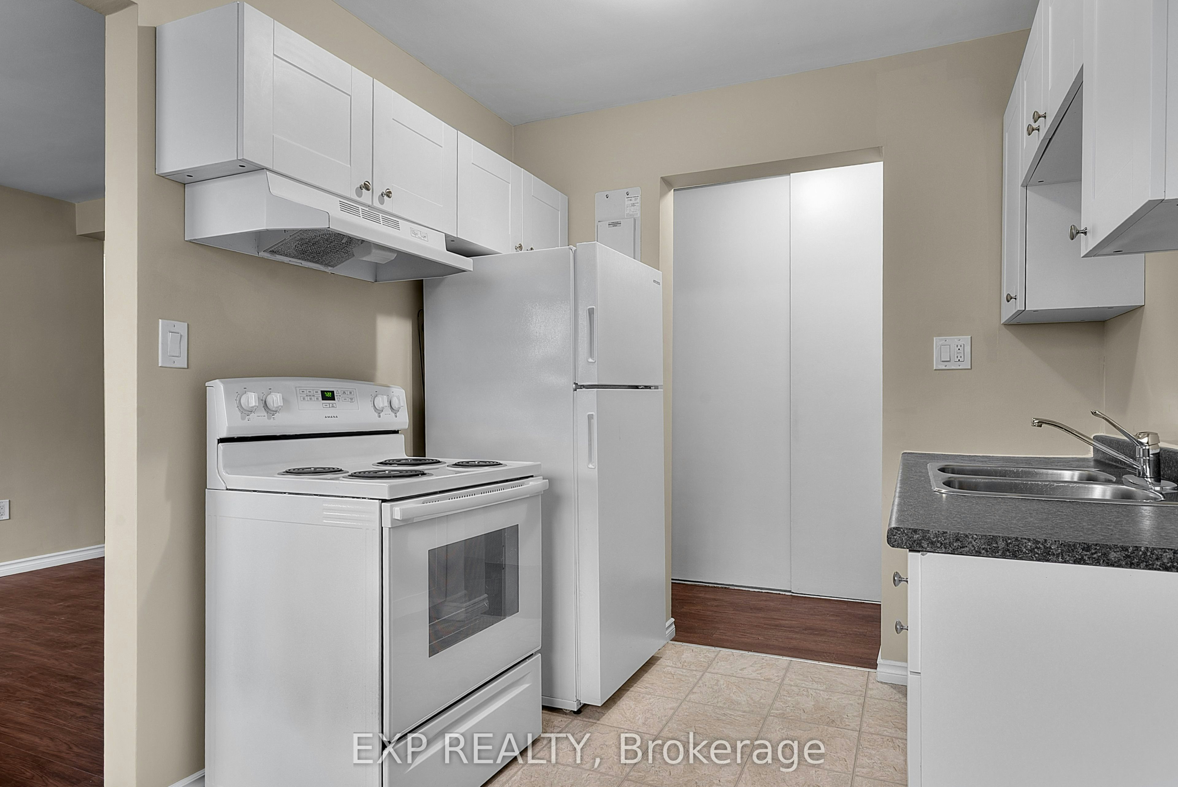 1-4663 Huron Street, Niagara Falls, ON, L2E 2H7 - 2