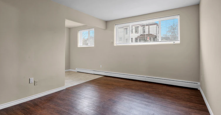 1-4663 Huron Street, Niagara Falls, ON, L2E 2H7 - 4