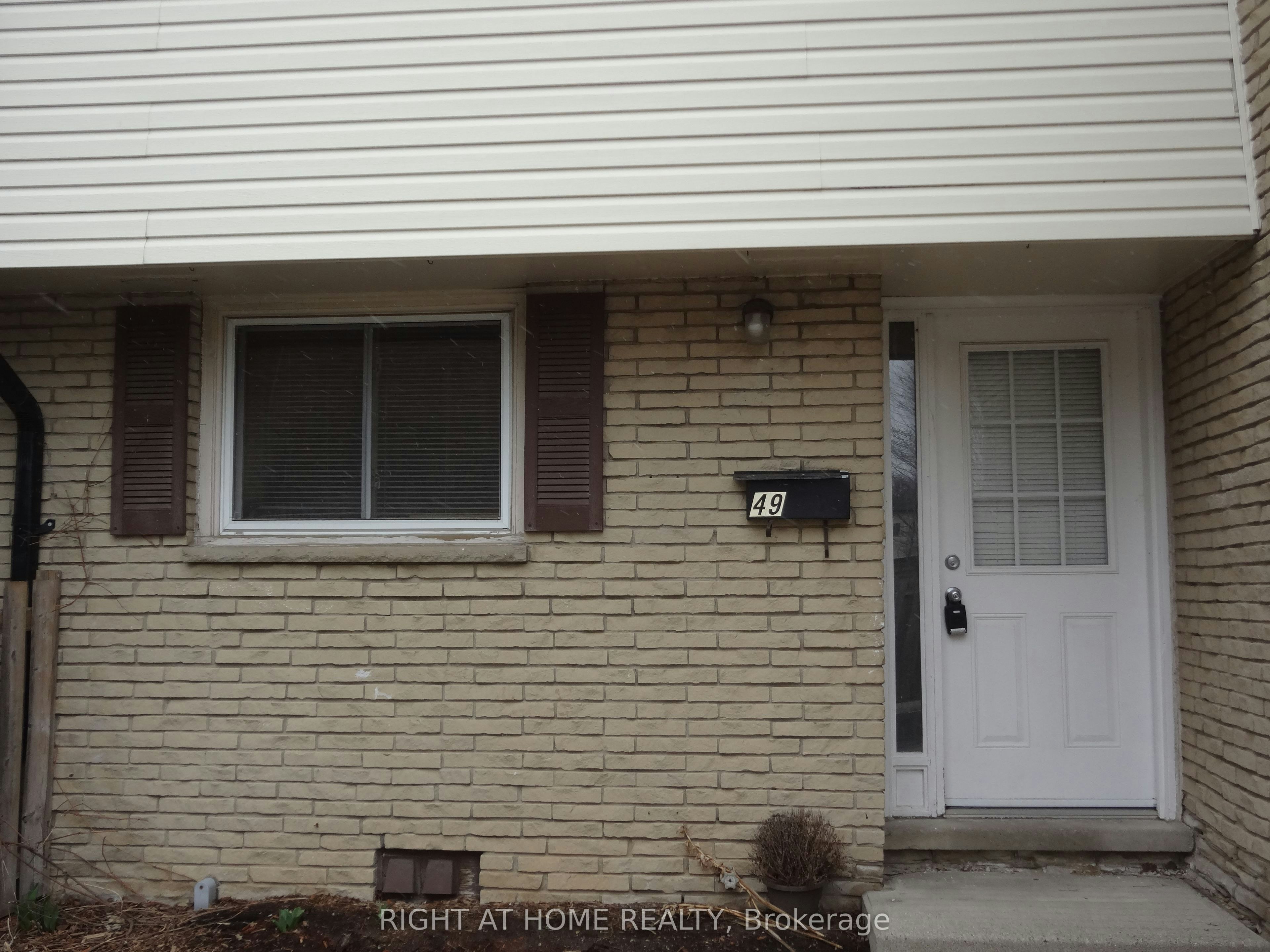 49-211 Veronica Drive, Kitchener, ON, N2A 2R8 - 2