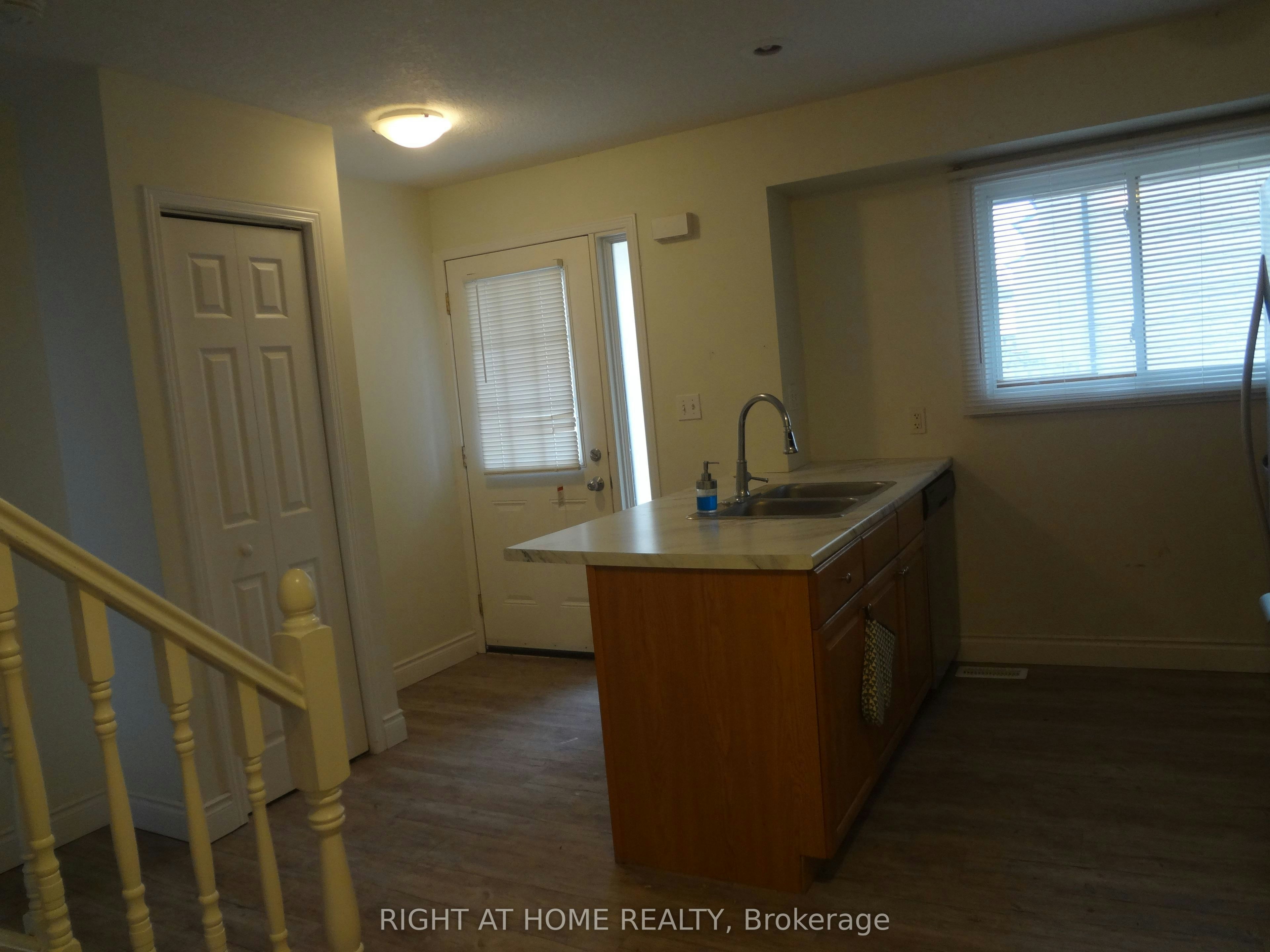 49-211 Veronica Drive, Kitchener, ON, N2A 2R8 - 3