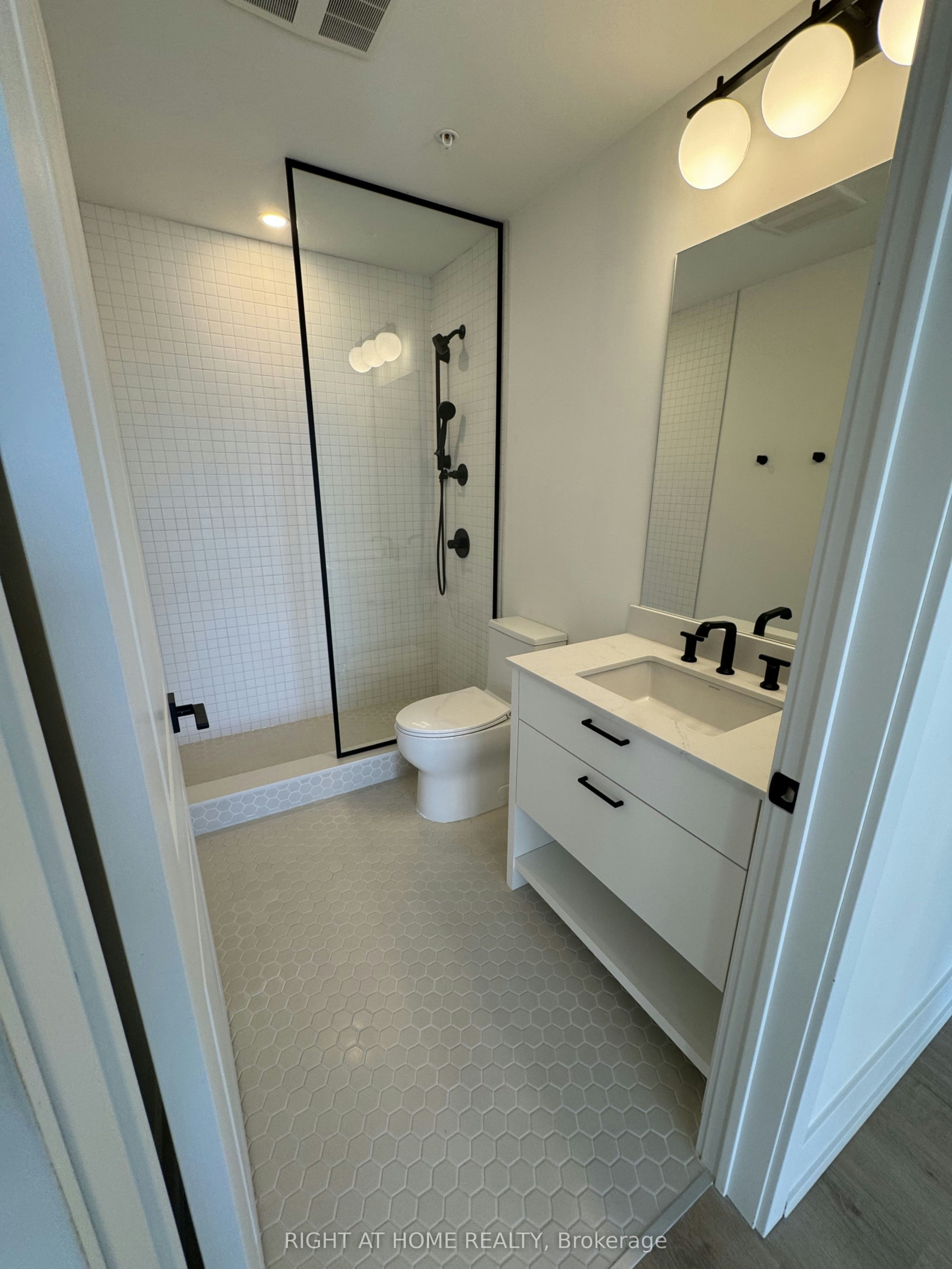 808-206 King Street W, Hamilton, ON, L8P 1A5 - 8