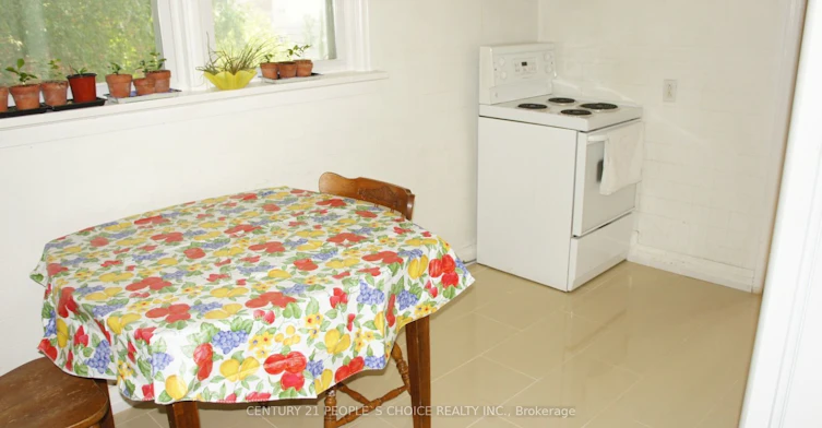 52 Columbia Street W, Waterloo, ON, N2L 3K5 - 4