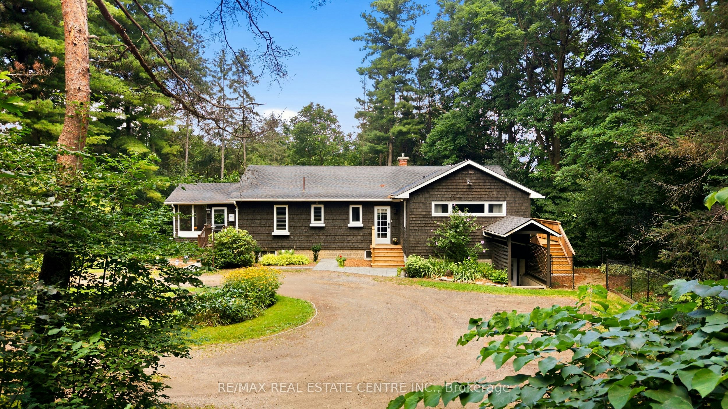 1282 Governors Road, Hamilton, ON, L9H 5E3