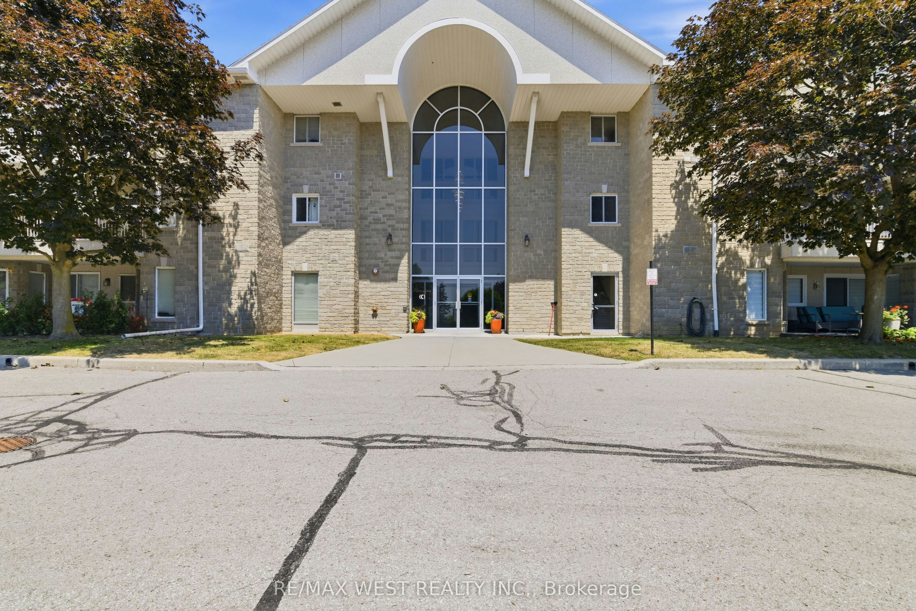 205C-1099 Clonsilla Avenue, Peterborough, ON, K9J 8L8