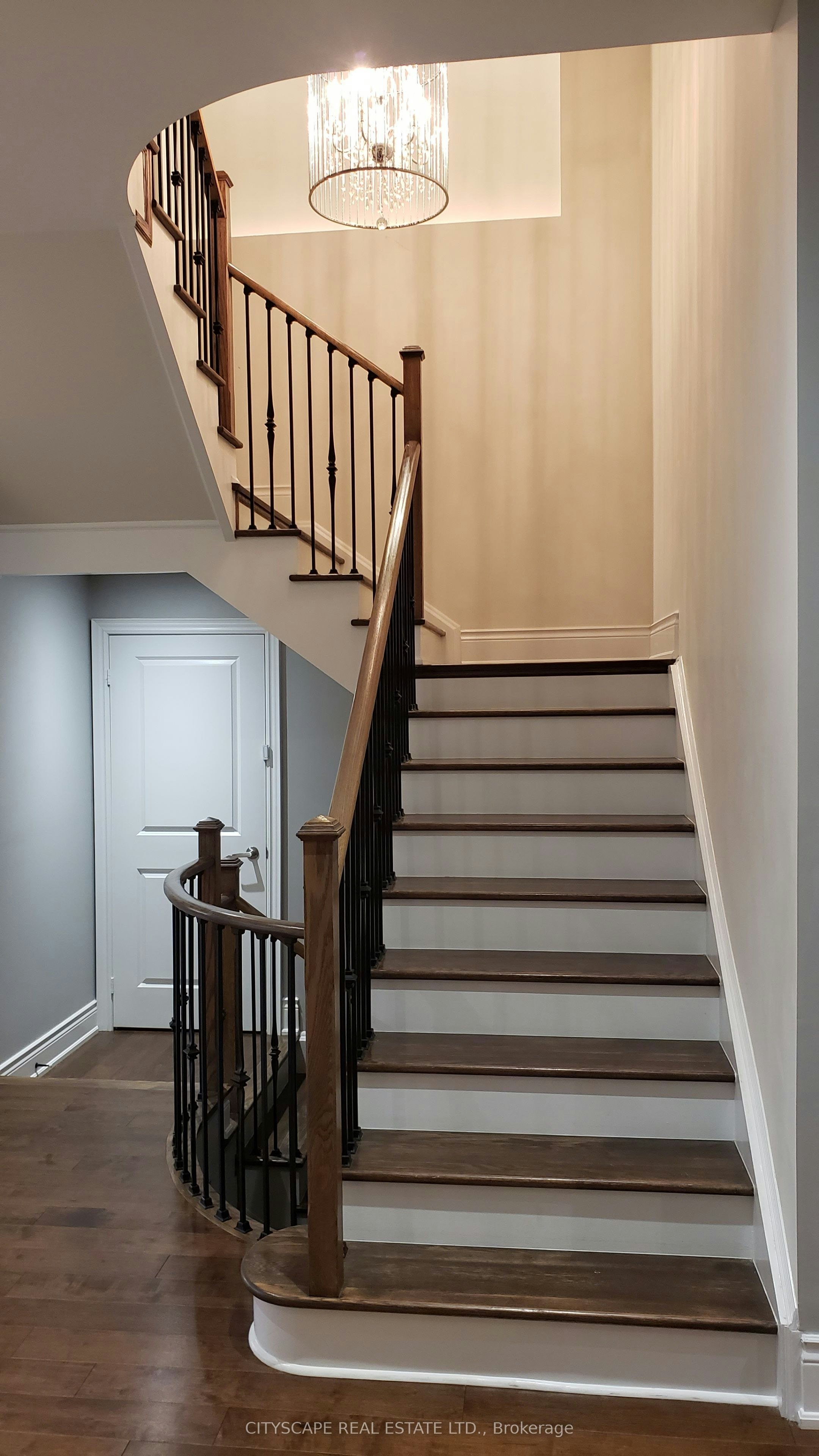 56 Golden Hawk Drive, Hamilton, ON, L8B 1W9 - 11