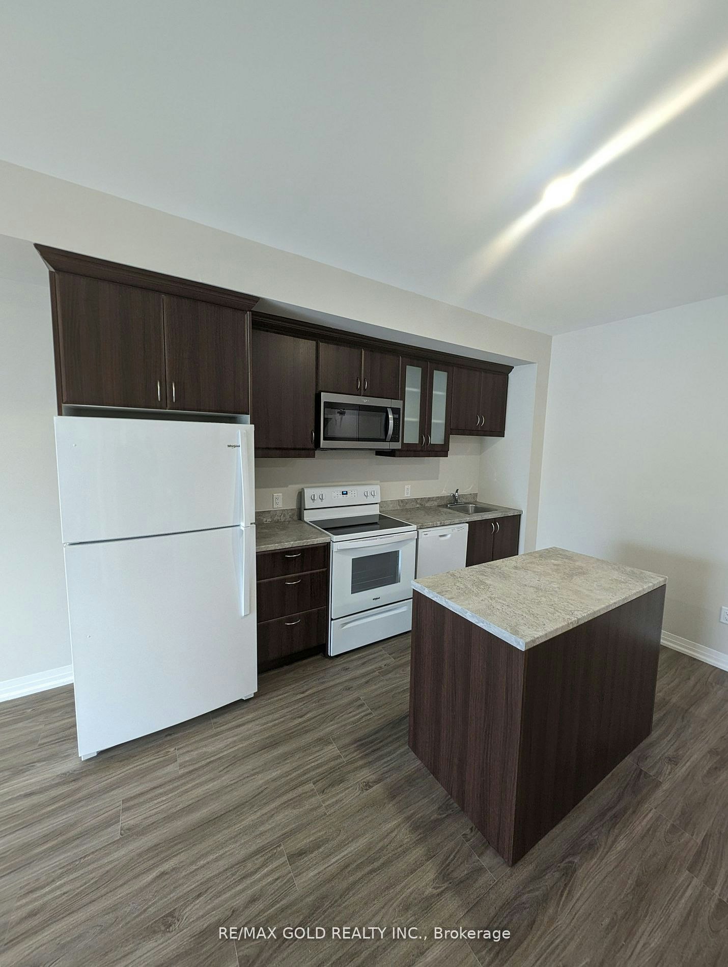 105-50 Herrick Avenue, St. Catharines, ON, L2P 2T9 - 3