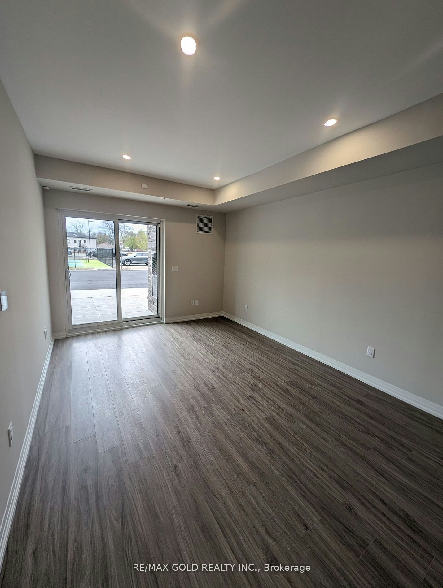 105-50 Herrick Avenue, St. Catharines, ON, L2P 2T9 - 9
