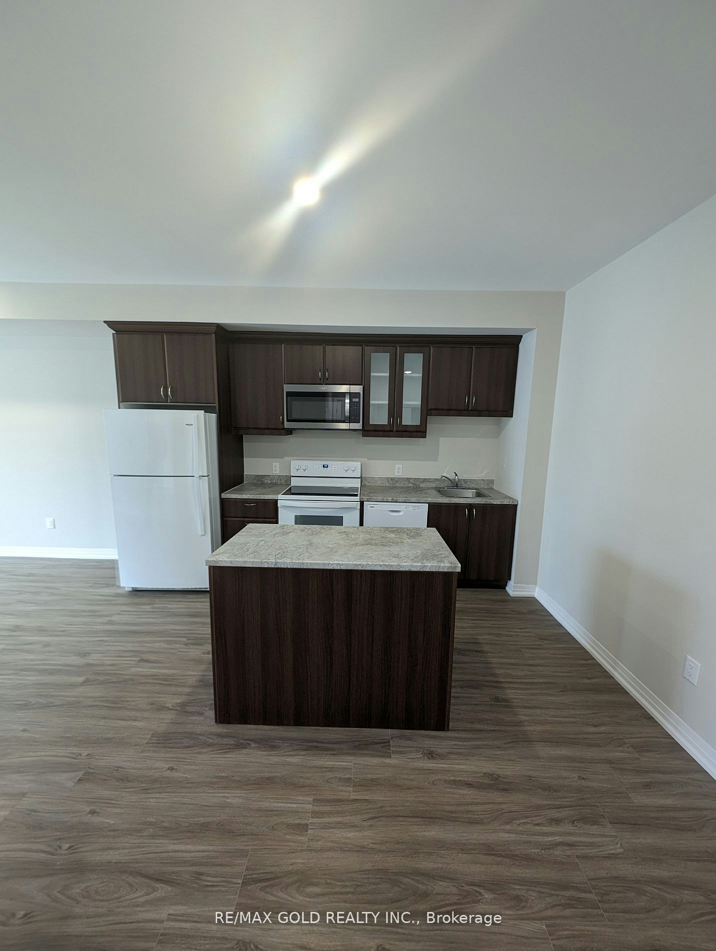 105-50 Herrick Avenue, St. Catharines, ON, L2P 2T9 - 5