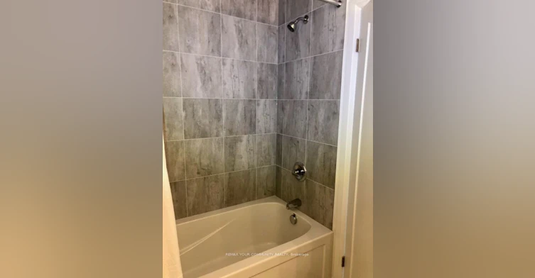 43 Laguna Village Crescent N, Hamilton, ON, L0R 1P0 - 3
