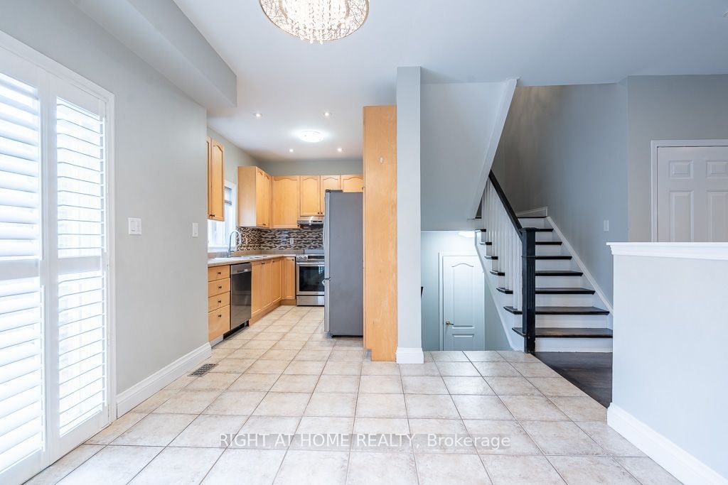 27 Panorama Way, Hamilton, ON, L8E 6C6 - 8