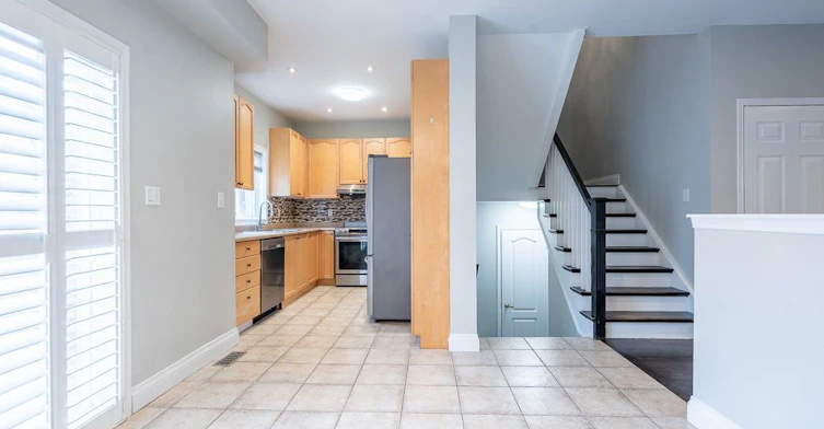 27 Panorama Way, Hamilton, ON, L8E 6C6 - 8