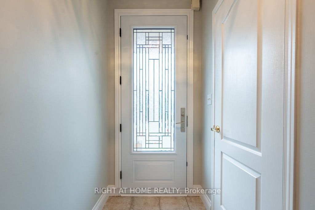 27 Panorama Way, Hamilton, ON, L8E 6C6 - 4