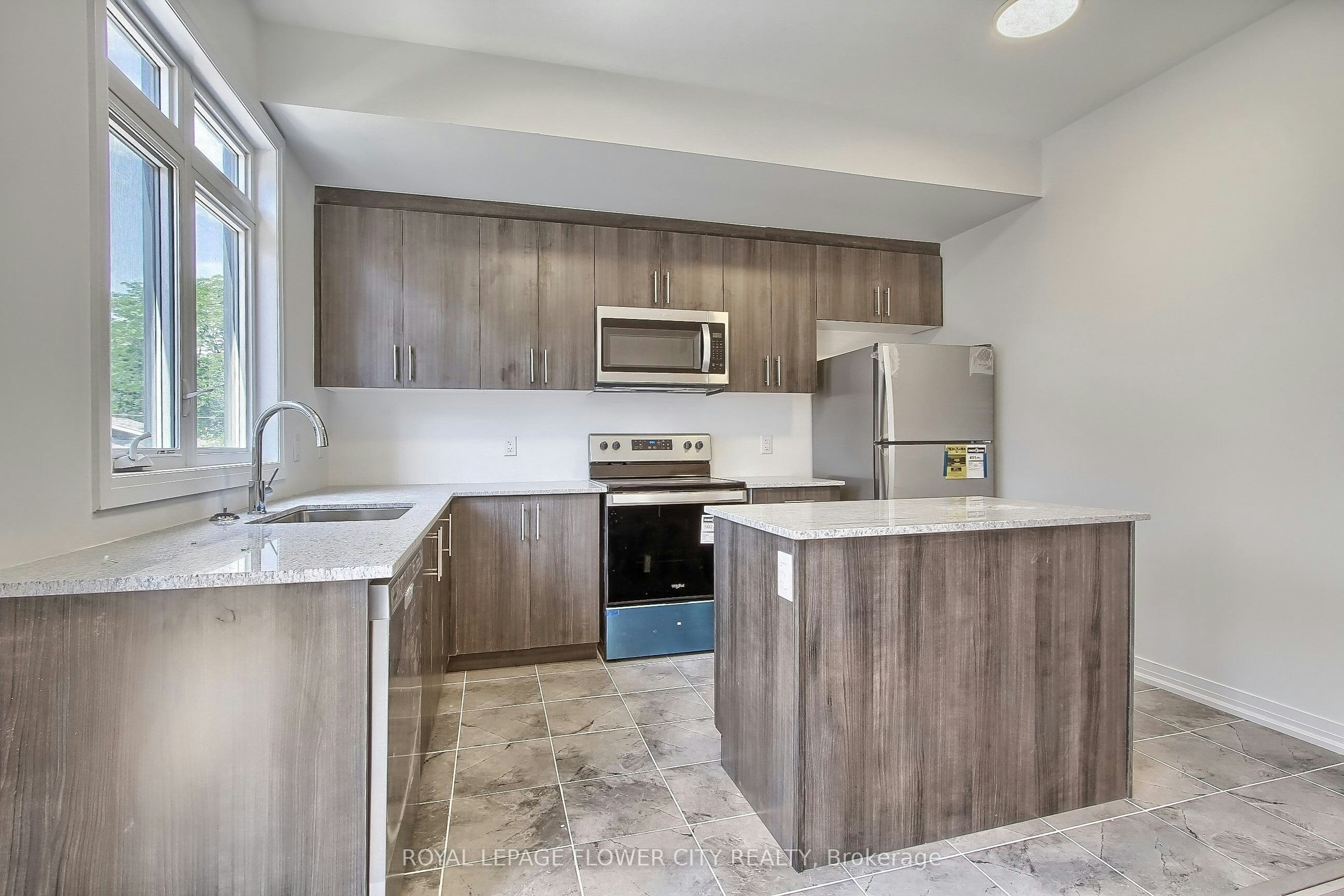 33 Sidney Rose Common N/A, St. Catharines, ON, L2T 0B3 - 12