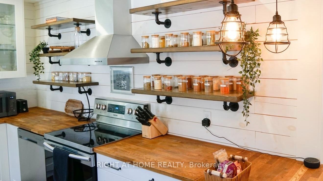 110 Cameron Avenue N, Hamilton, ON, L8H 4Z2