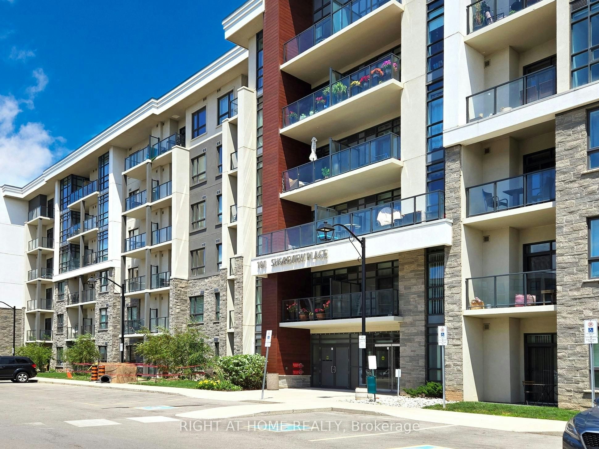 111-101 Shoreview Place E, Hamilton, ON, L8E 0K3 - 3