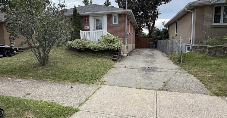Lower-830 Brucedale Avenue E, Hamilton, ON, L8T 1L3 - 2