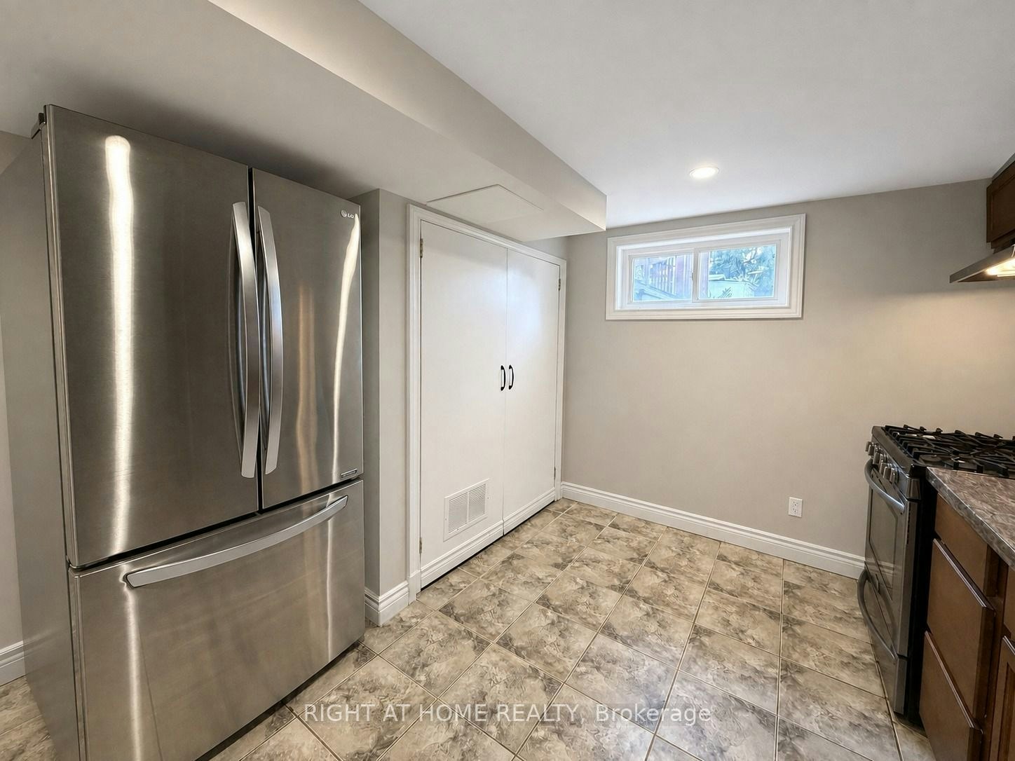 Lower-830 Brucedale Avenue E, Hamilton, ON, L8T 1L3 - 9
