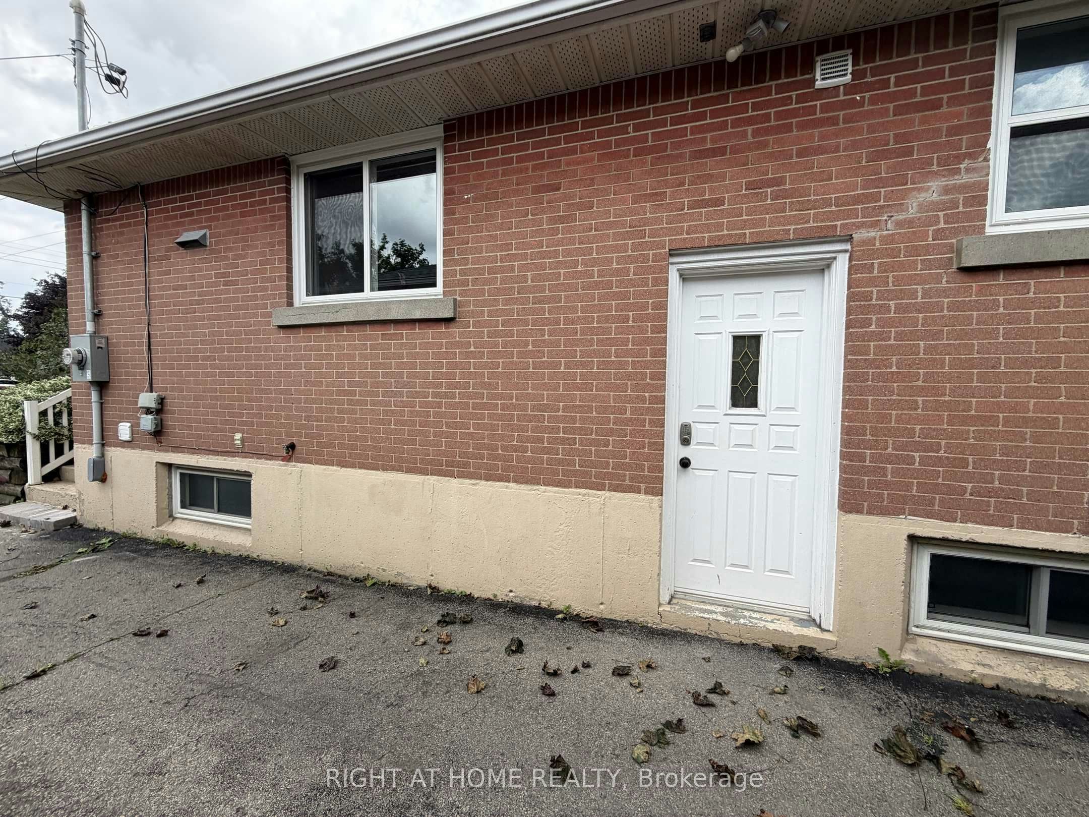 Lower-830 Brucedale Avenue E, Hamilton, ON, L8T 1L3 - 3