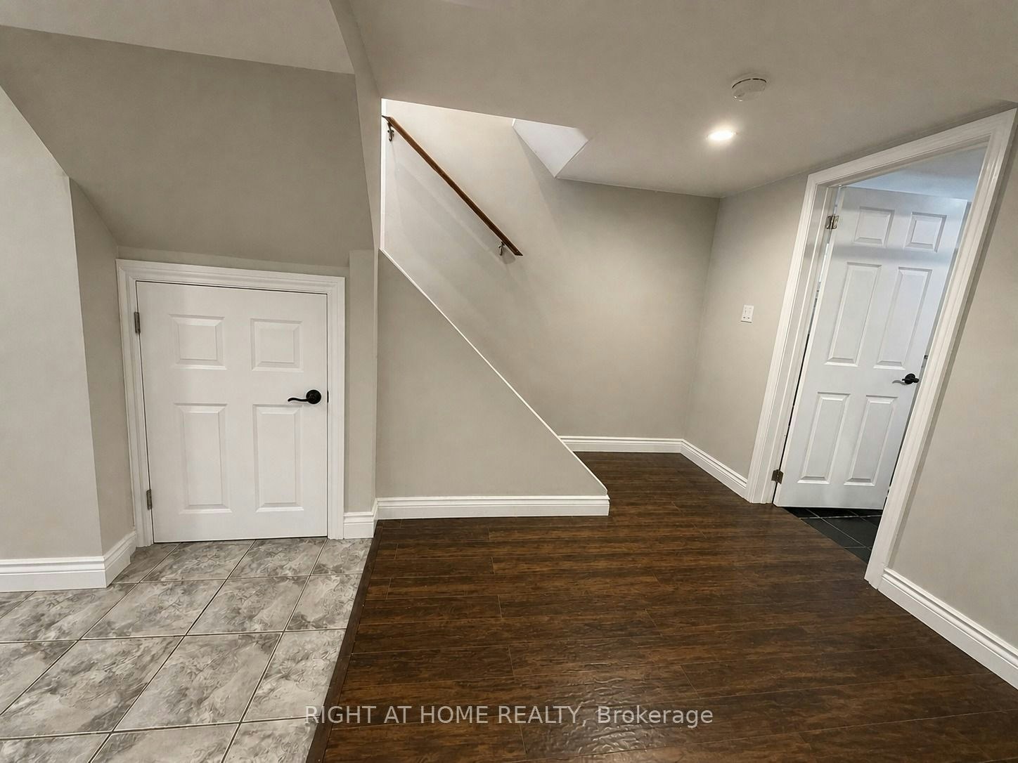 Lower-830 Brucedale Avenue E, Hamilton, ON, L8T 1L3 - 4