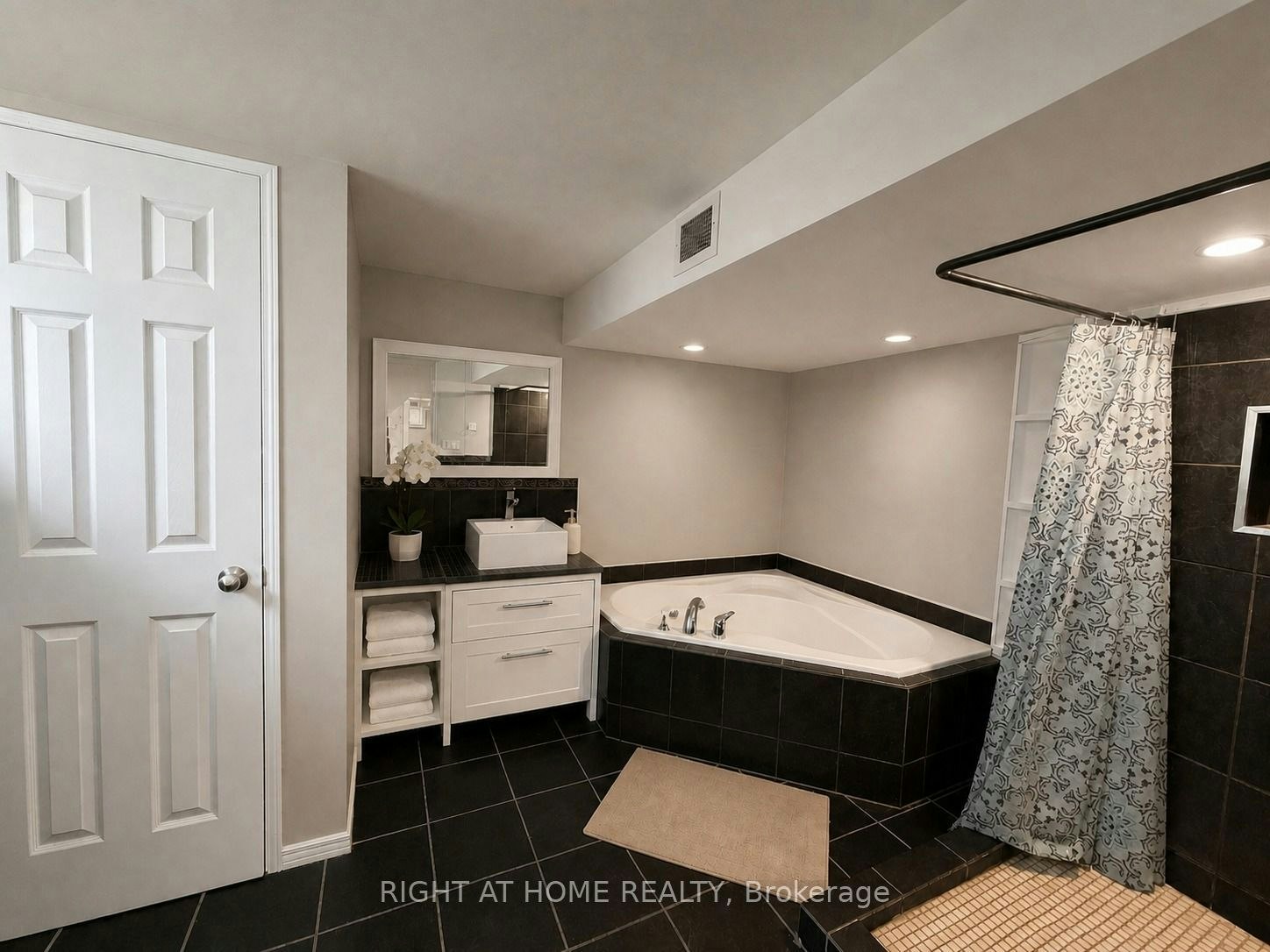 Lower-830 Brucedale Avenue E, Hamilton, ON, L8T 1L3 - 11