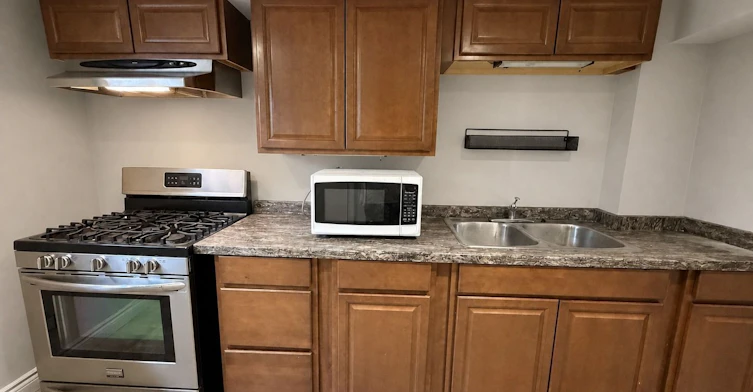 Lower-830 Brucedale Avenue E, Hamilton, ON, L8T 1L3 - 6