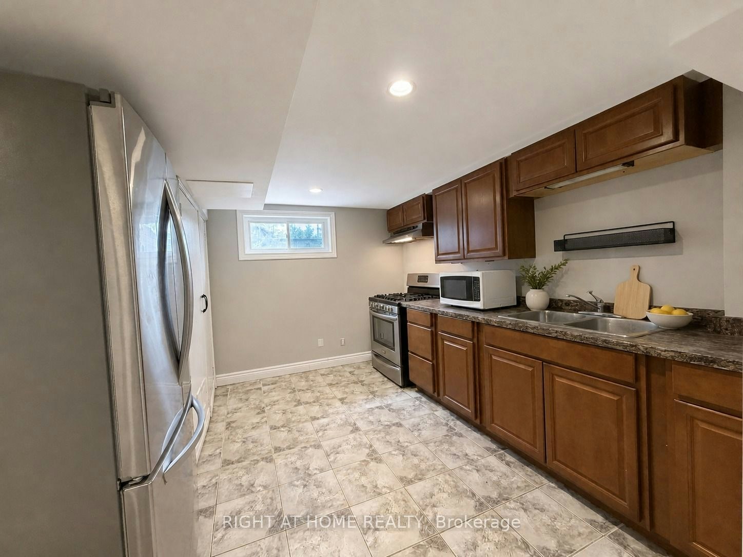 Lower-830 Brucedale Avenue E, Hamilton, ON, L8T 1L3 - 8