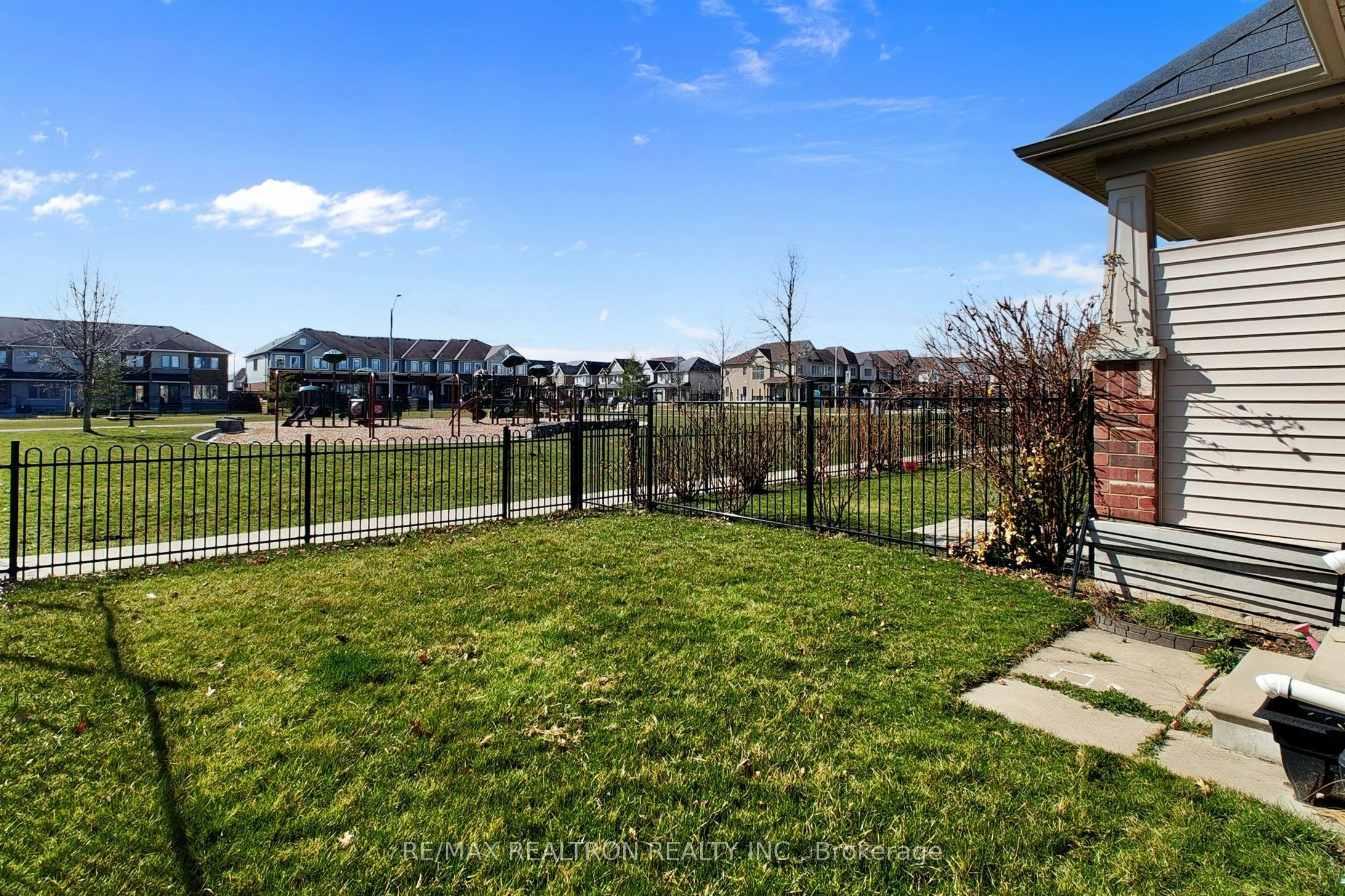 8472 Hickory Lane, Niagara Falls, ON, L2H 0L3 - 3