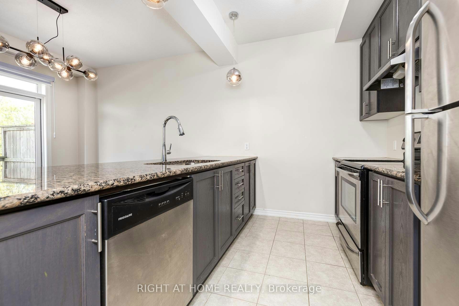 71 Southshore Crescent, Hamilton, ON, L8E 0J3 - 9