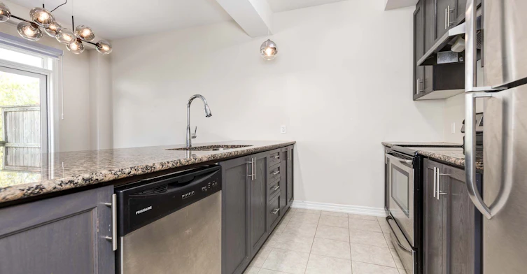 71 Southshore Crescent, Hamilton, ON, L8E 0J3 - 9