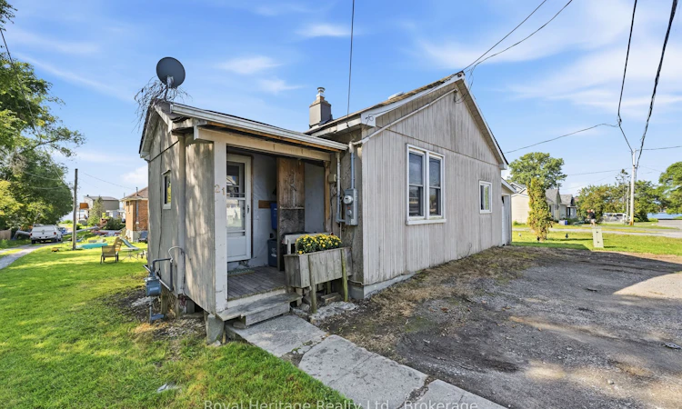 21 Price Street W