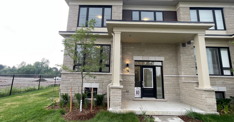 275 Lindsay Street N, Kawartha Lakes, ON, K9V 0T4