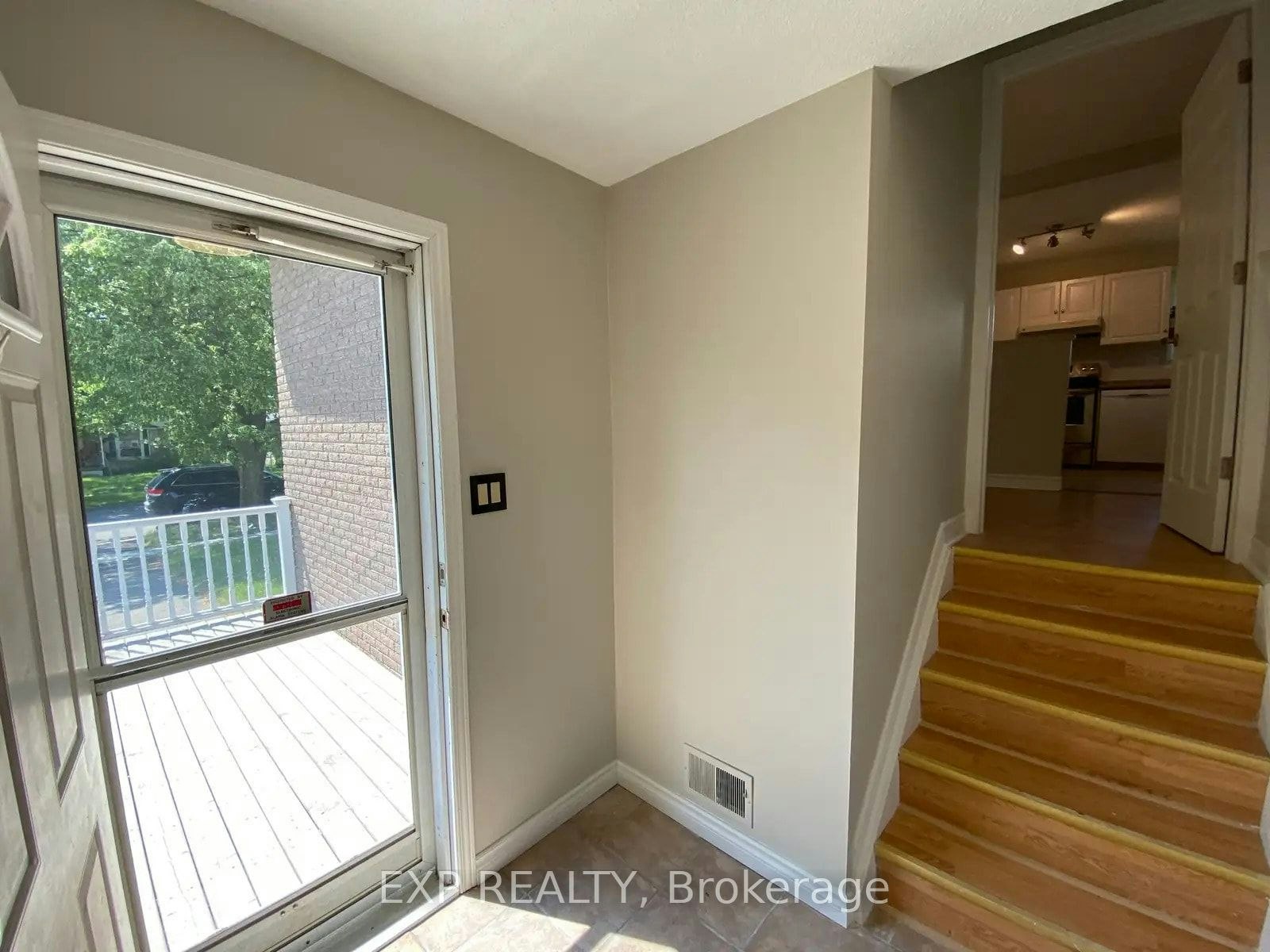 Upper-92 Leaside Drive, Welland, ON, L3C 6B2