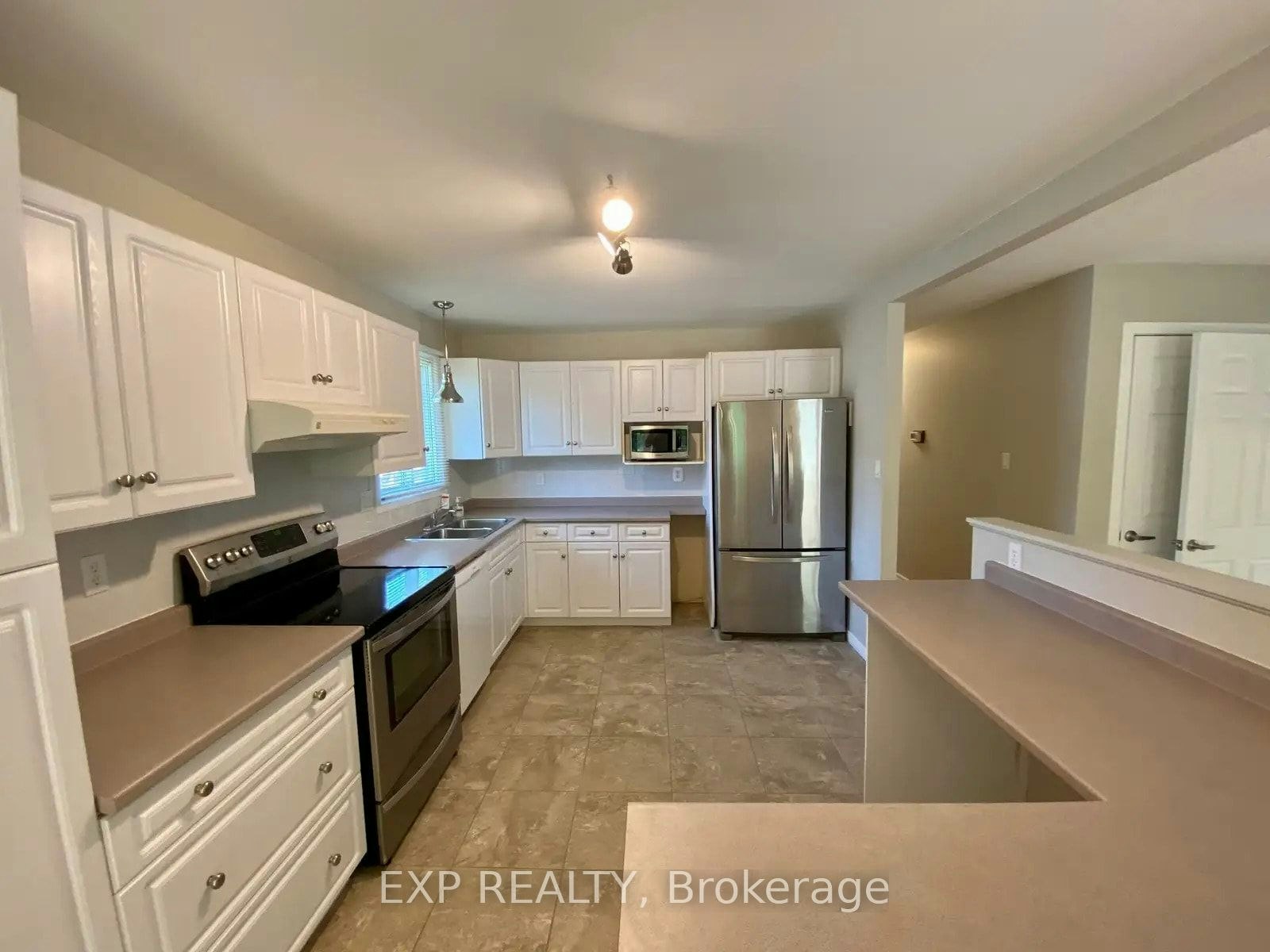 Upper-92 Leaside Drive, Welland, ON, L3C 6B2 - 5