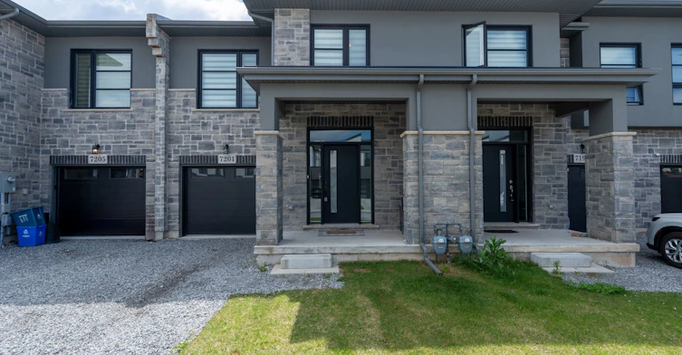 7201 Parsa Street, Niagara Falls, ON, L2H 3T1 - 2