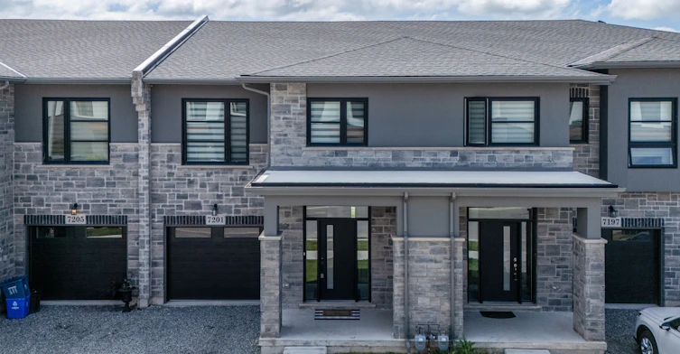 7201 Parsa Street, Niagara Falls, ON, L2H 3T1