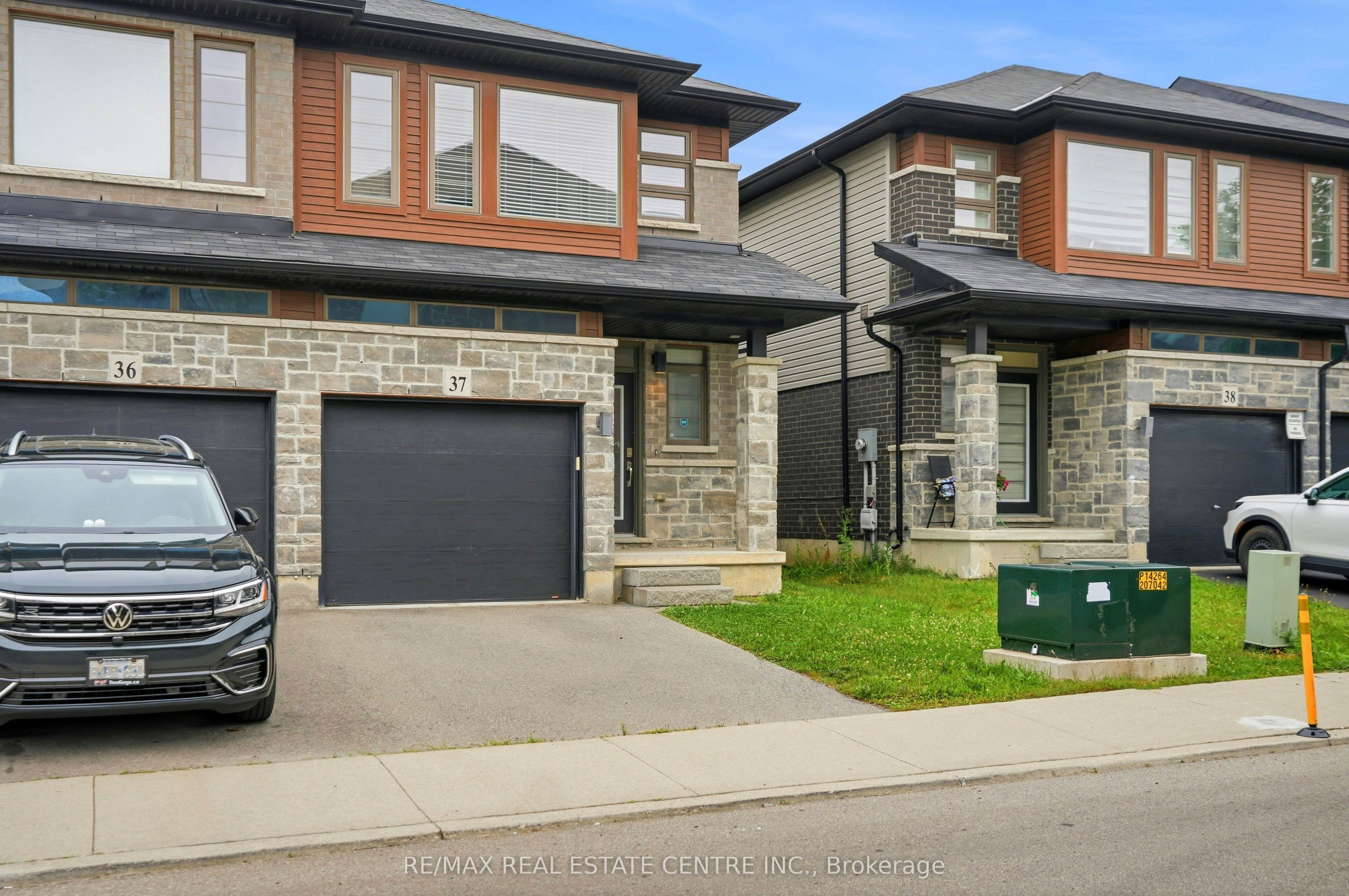 37-30 Times Square Boulevard, Hamilton, ON, L8J 0M1 - 2