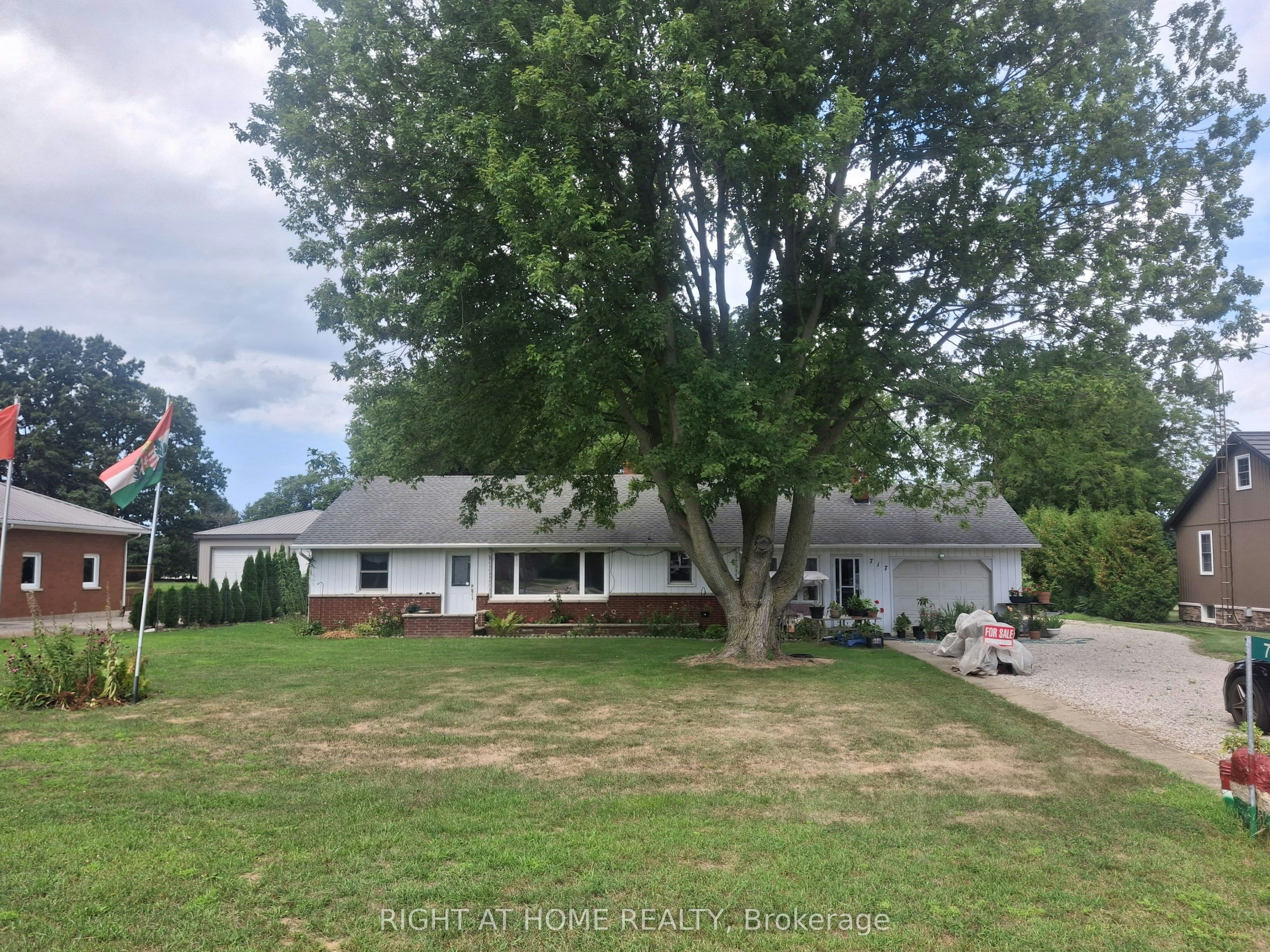 717 Mersea Rd 6 Road E, Leamington, ON, N8H 3V8