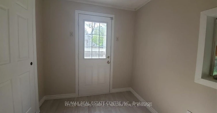 Upper-5759 Emery Street, Niagara Falls, ON, L2G 1L8 - 2