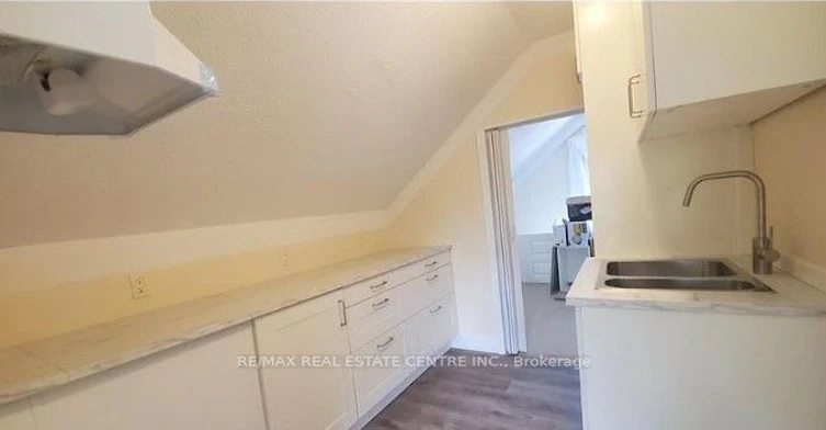 Upper-5759 Emery Street, Niagara Falls, ON, L2G 1L8 - 5