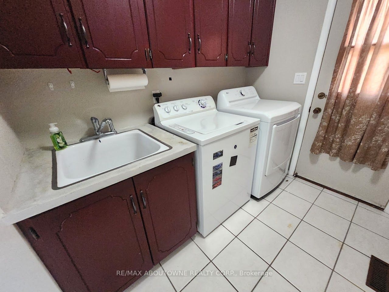 64 Adel Drive, St. Catharines, ON, L2M 7E6 - 17