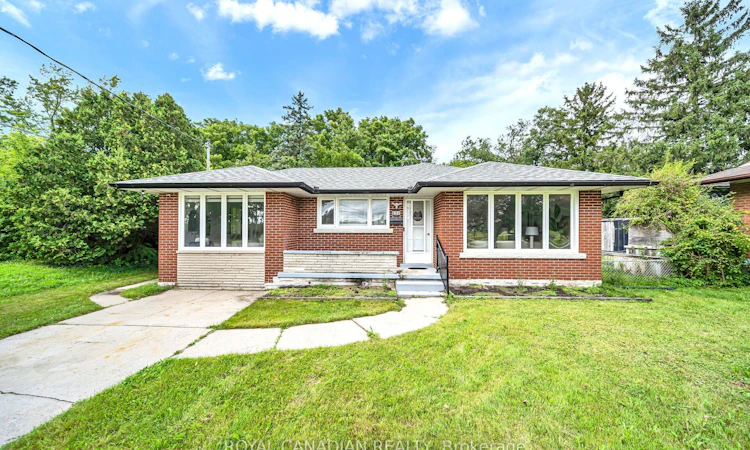 284 Cedar Crescent