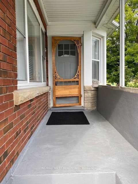 Upper-6722 Dunn Street, Niagara Falls, ON, L2G 2R1 - 2