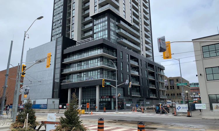 602-60 Charles Street W