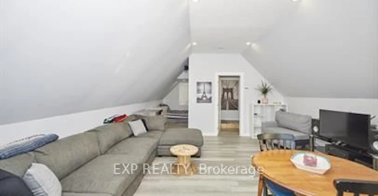 upper-4128 Acheson Avenue, Niagara Falls, ON, L2E 3L9 - 3