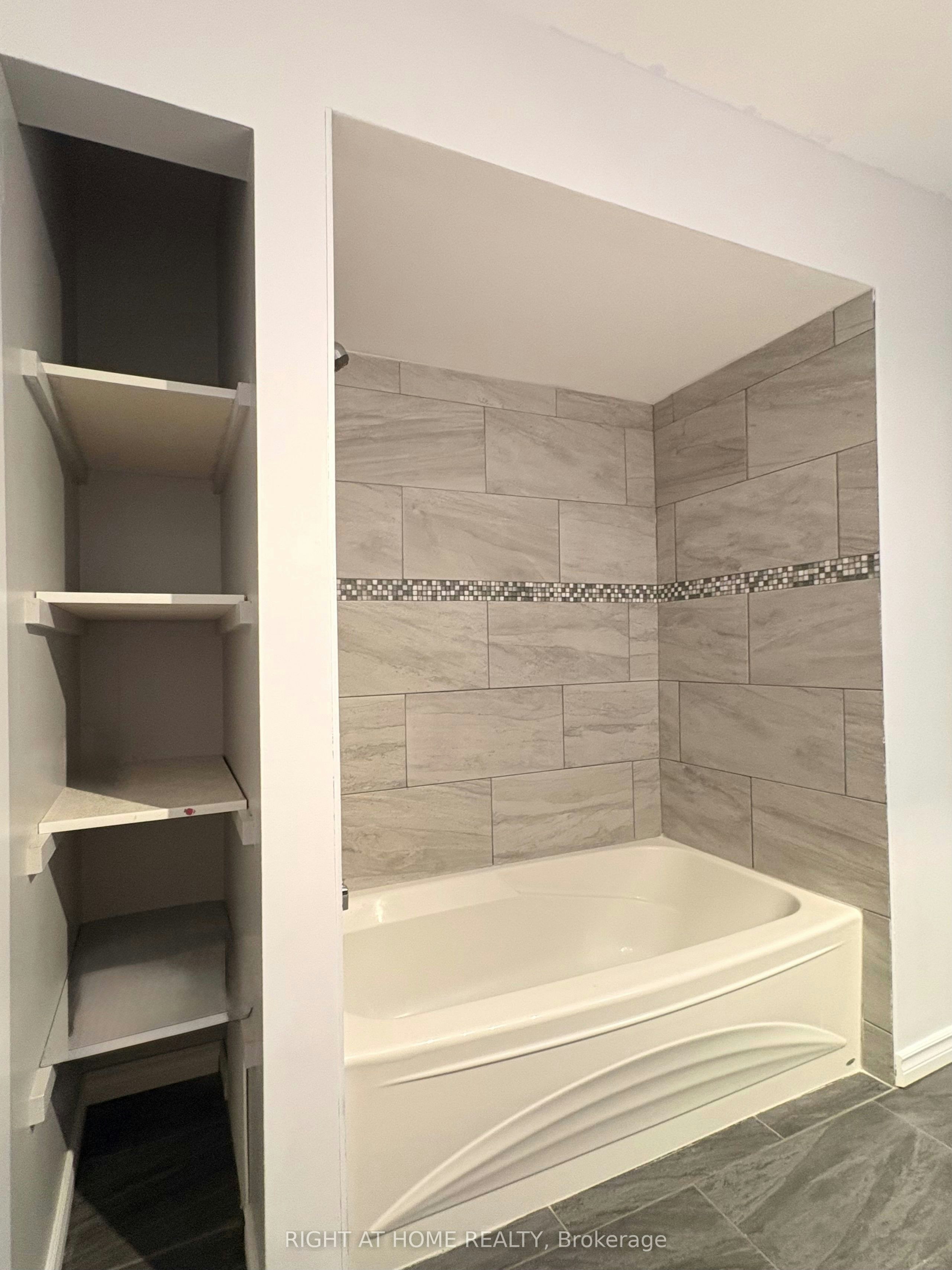 Main Floor-32 Vintage Crescent, St. Catharines, ON, L2S 3C3 - 16