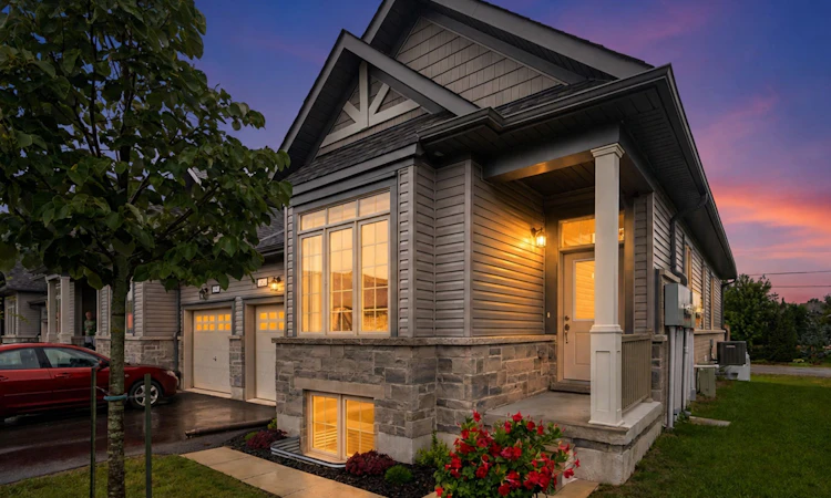 6-17 Lakewood Crescent