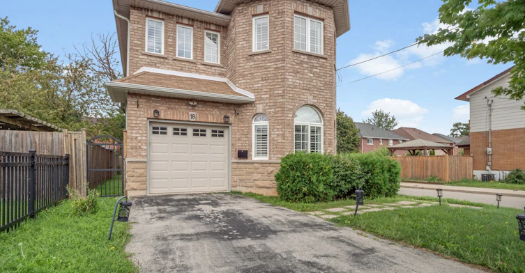 18-257 Carla Avenue, Hamilton, ON, L8G 3M9