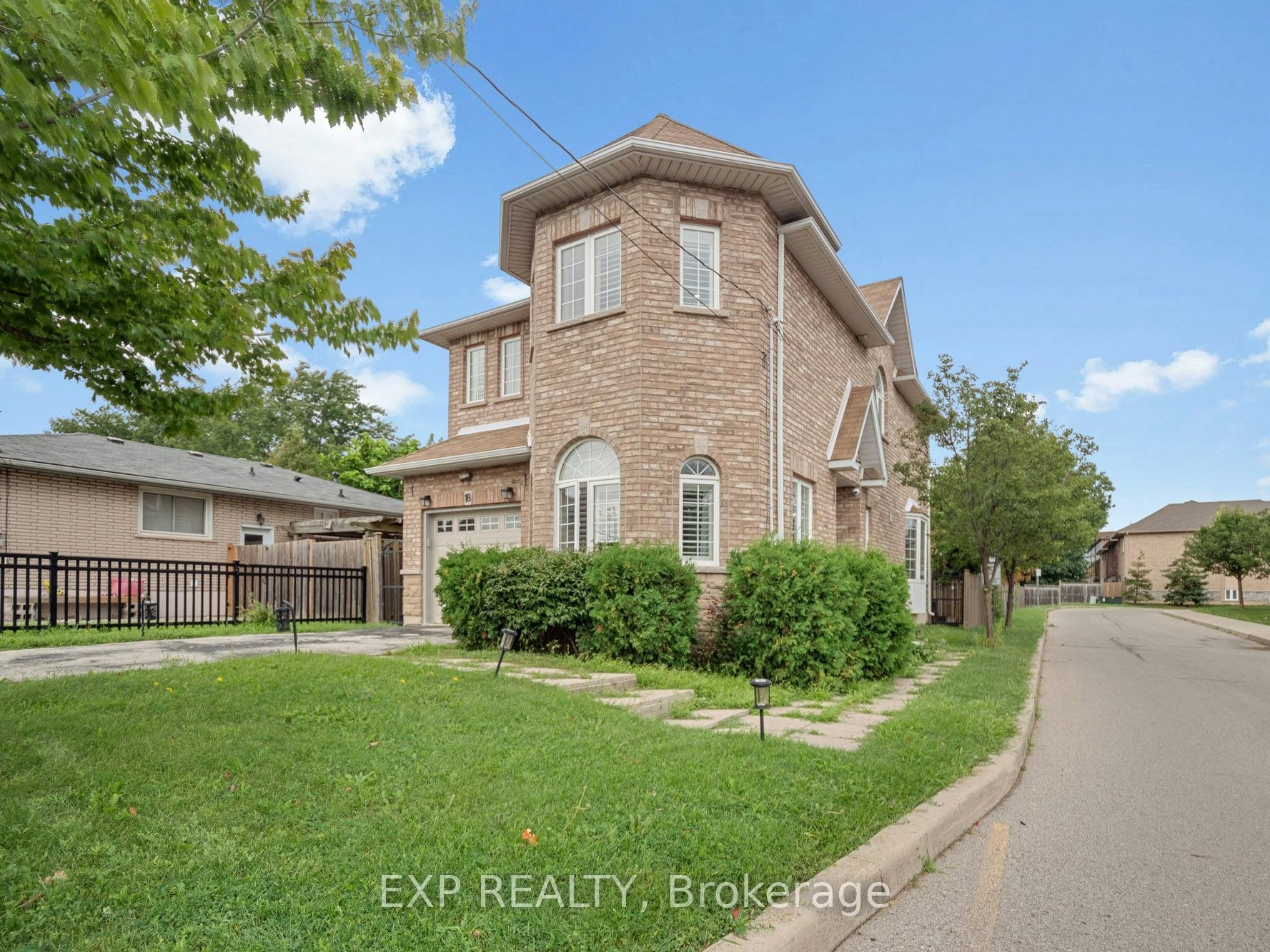 18-257 Carla Avenue, Hamilton, ON, L8G 3M9 - 2