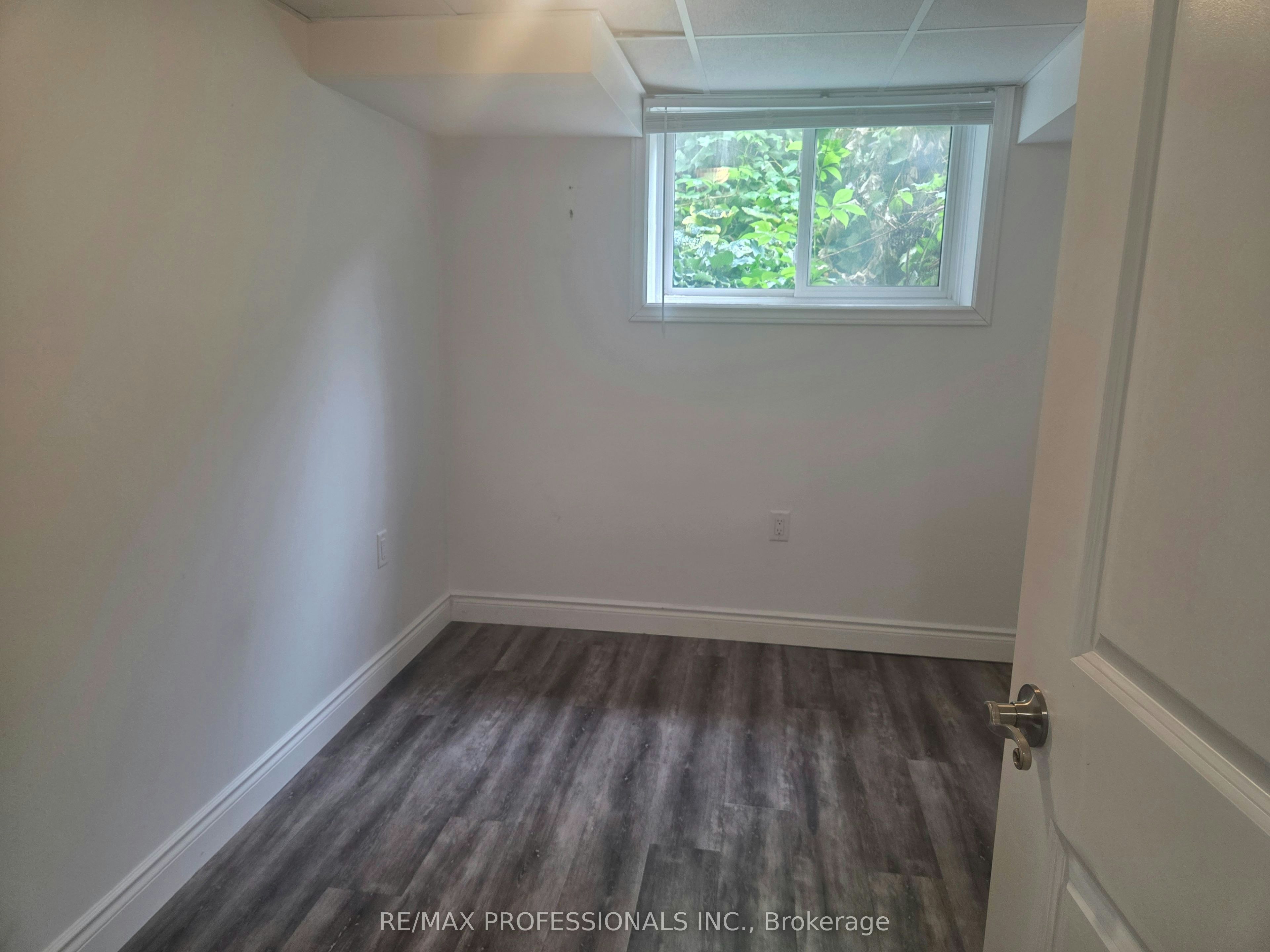 LOWER-881 Lawrence Road, Hamilton, ON, L8K 2A4 - 8